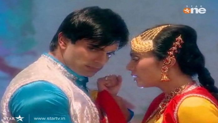 210 - DILL MILL GAYYE KaSh As AR Heer Ranjha Scene Caps By Me II