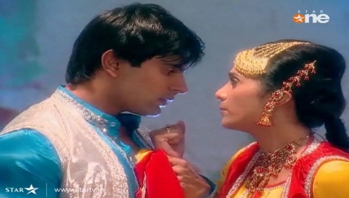 220 - DILL MILL GAYYE KaSh As AR Heer Ranjha Scene Caps By Me II