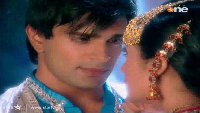 221 - DILL MILL GAYYE KaSh As AR Heer Ranjha Scene Caps By Me II