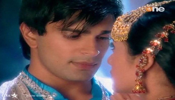 233 - DILL MILL GAYYE KaSh As AR Heer Ranjha Scene Caps By Me II