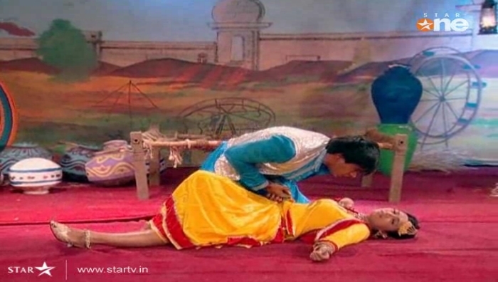 330 - DILL MILL GAYYE KaSh As AR Heer Ranjha Scene Caps By Me II