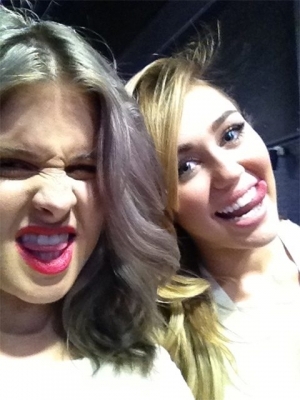 normal_4wLr0l - Miley Cyrus With A Friend
