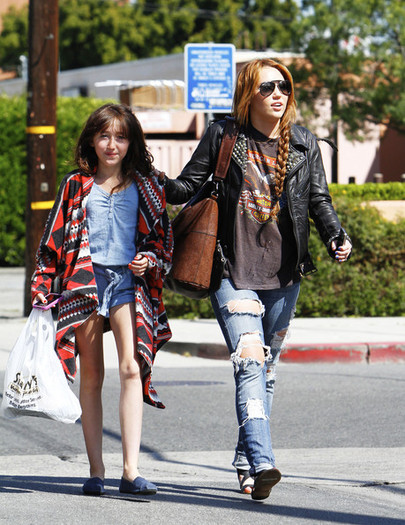Miley+Cyrus+Miley+Noah+Cyrus+Sharky+LA+HZBQ6hqdNFql - miley-cyrus 1