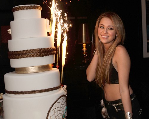 miley-bday-112210-8