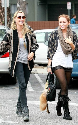miley-cyrus-021511-19 - miley-cyrus 1