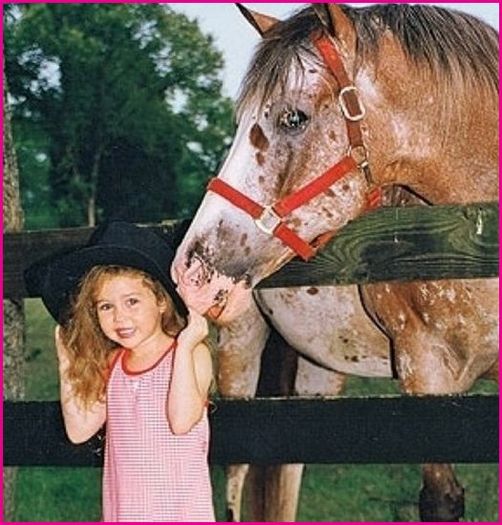 Miley-Cyrus-As-A-Kid