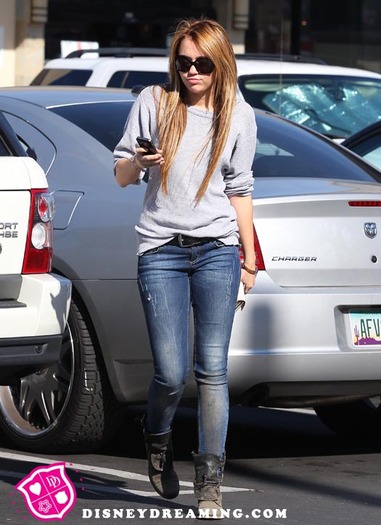Miley-Cyrus-Lunch-With-Friend-3 - miley-cyrus 1