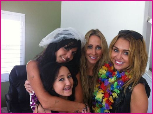 Miley-Cyrus-Noah-Cyrus-Tish-Cyrus-Bridal-Shower - miley-cyrus 1