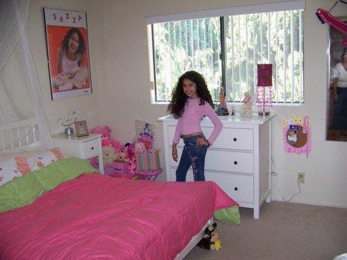 311842_239496136111125_100001522213289_683165_1326763792_n - jasmine V 2