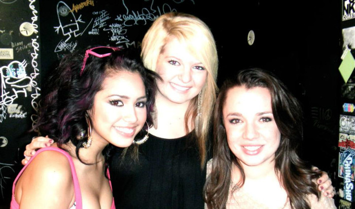 374589_10150389567565784_37819260783_8650008_1156346455_n - jasmine V 2