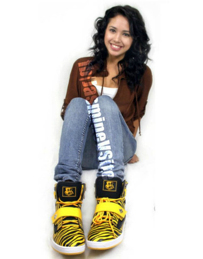 380916_342066989143292_263118713704787_1642102_23992845_n - jasmine V 2