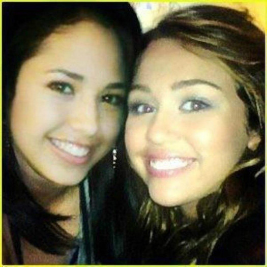 383619_108908009230607_100003342255821_50797_191155488_n - jasmine V 2