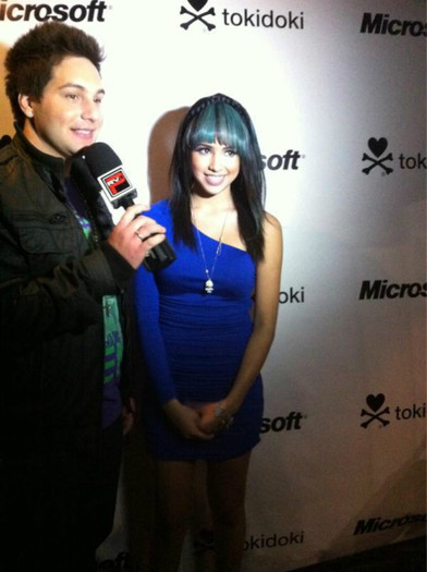 383881_293420717362812_235766843128200_807802_1651166811_n - jasmine V 2