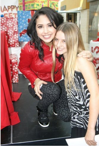 384690_323969560949520_100000094364092_1410158_1441315338_n - jasmine V 2