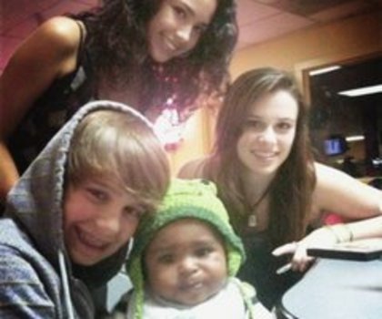 384927_281795278540026_281202951932592_921297_183657376_n - jasmine V 2