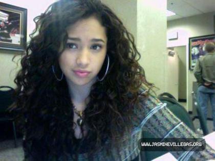 388441_239496212777784_100001522213289_683167_540085802_n - jasmine V 2