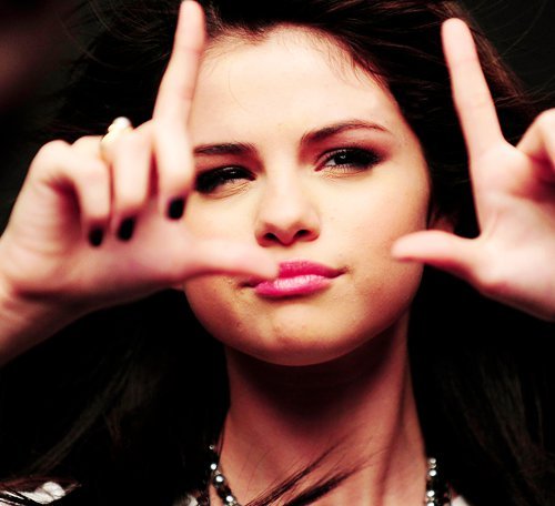 319022_187461251319940_130709083661824_433049_3909172_n - Selena Gomez 4