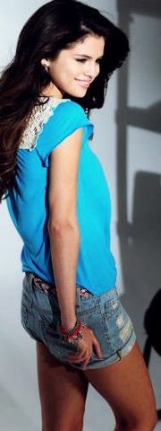 373700_130709083661824_1677580895_n - Selena Gomez 4