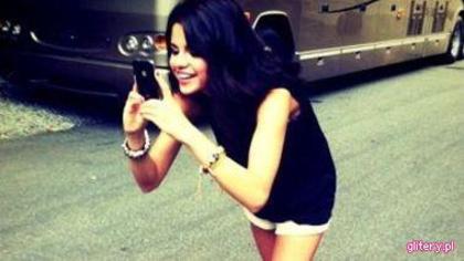 374363_222945341112454_100001909683865_553539_2048694405_n - Selena Gomez 4