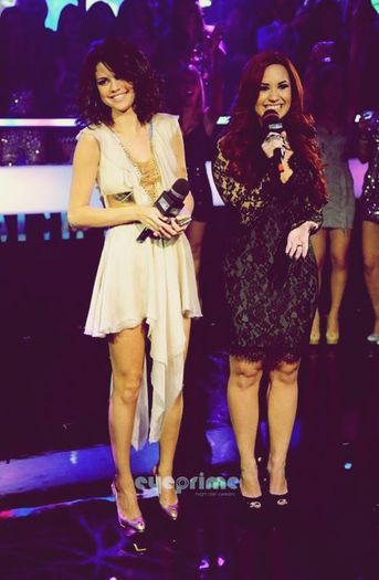 374808_252083251524406_130709083661824_610765_1724208311_n - Selena Gomez 4