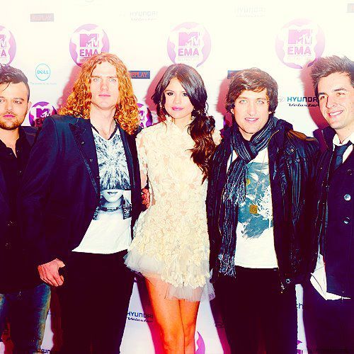 377165_221235987942466_130709083661824_533137_286203853_n - Selena Gomez 4