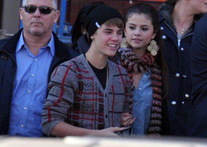 377400_239335906132474_130709083661824_574937_304254254_n - Selena Gomez 4