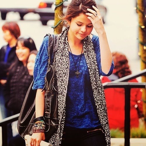 378531_243490119050386_130709083661824_584349_1353371134_n - Selena Gomez 4