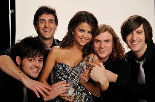 Selena-Gomez-Peoples-Choice-Award - Selena Gomez 4