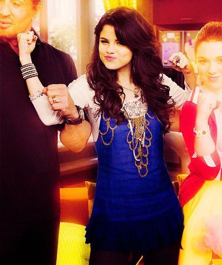 409165_280830071972669_119049044817440_690388_1729994187_n - Selena Gomez 4