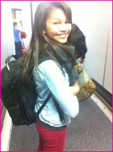 Zendaya-Coleman-Flying-To-Chicago - Zendaya Coleman