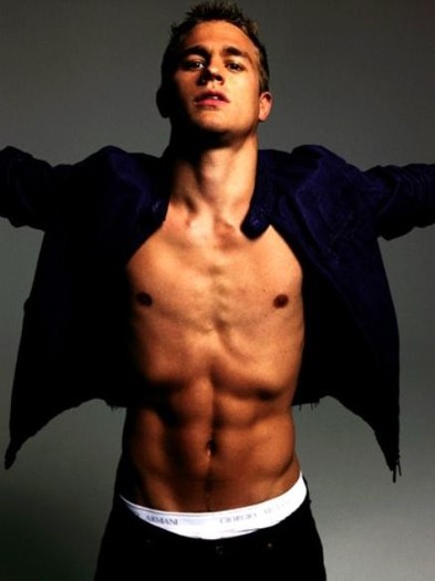 roberta stai gata frumoasoo