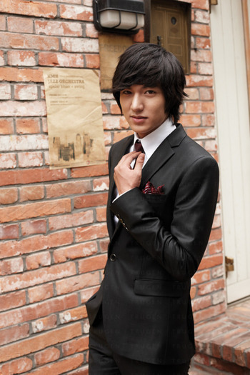 37714776 - Lee Min Ho as Goo Joon Pyo