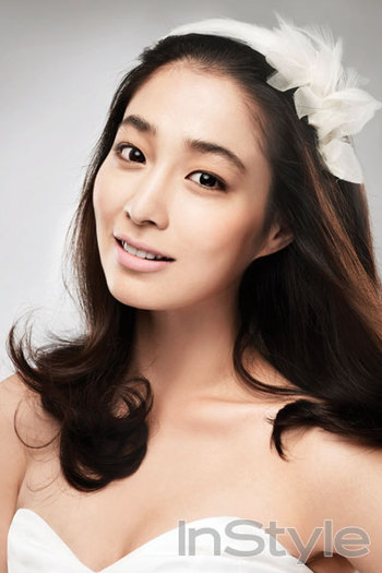 68759024dcc2a9e2_leeminjung_instyle_sept2010_2