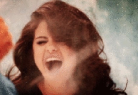 [iesind din salon] AAAA CINEVAAAAA!!!!! AJUTORRRR!!!!!! :[[:[[:[[:{[