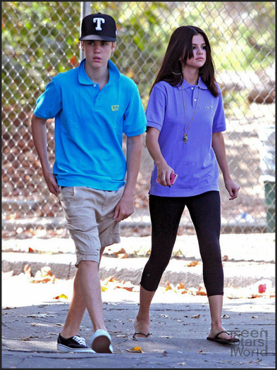 selena-gomez-justin-bieber-zoo-pair-6 - Selena and Justin At The Zoo---Ianuary 2012