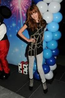 images - alege o poza cu bella thorne