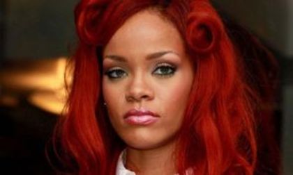 Rihanna-isi-cauta-un-nou-iubit - rihannah isi cauta un nou iubir