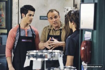 normal_usn-stills-wowp-4x27-adds_28129