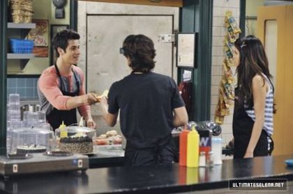 normal_usn-wowp-stills-4x27_28129 - Who Will Be the Family Wizard Stills