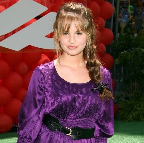 DEBBY RYAN E PE CALE SA SE RAZBUNE