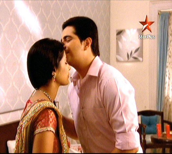 313190_240709059315763_100001300114634_619122_1052196573_n - Naitik si Akshara