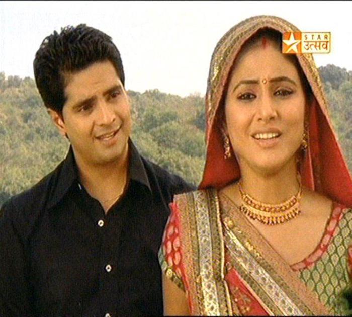 379026_240706219316047_100001300114634_619106_633274480_n - Naitik si Akshara