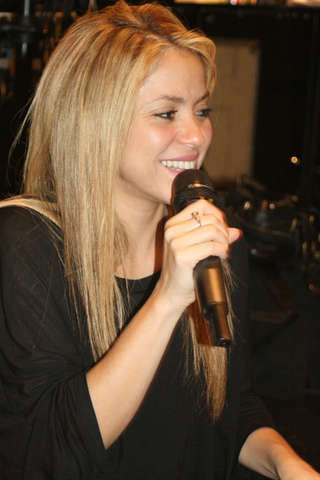 Shakira-la-repetitii - poze sakira