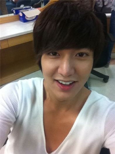 lee-min-ho-rings-24th-birthday-on-the-city-hunter