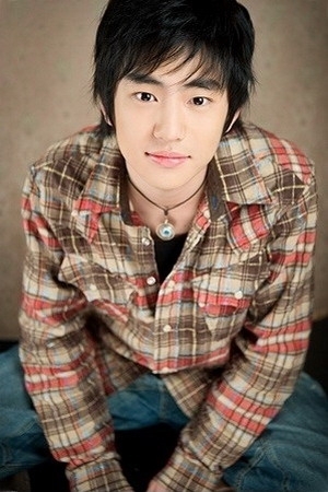 Ahn Yong Joon in rolul lui Yuri