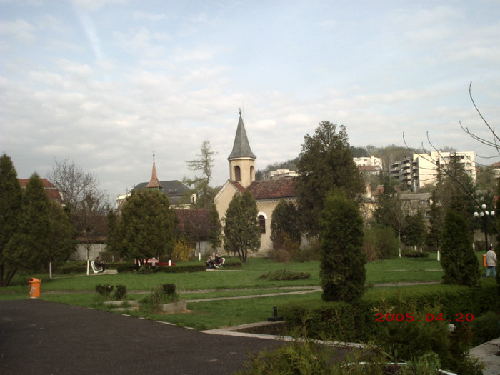 Parcul Teatrului si bisericuta.