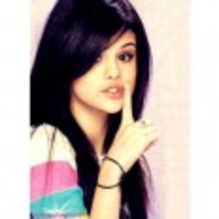 Selena_Gomez_1242827055_4 - SELENA GOMEZ POZE