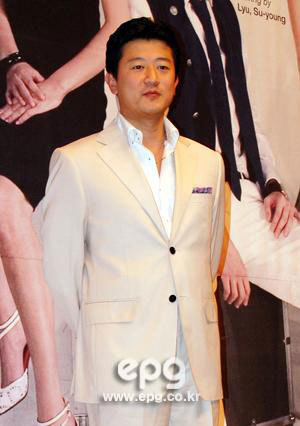 Park-Sang-Min - Song Suk Ho as Butler Lee