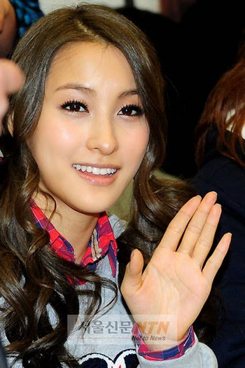 Park Gyuri (Kara) (3)