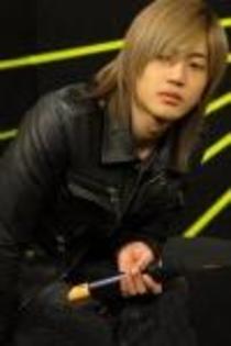 12 - Kim Hyun Joong